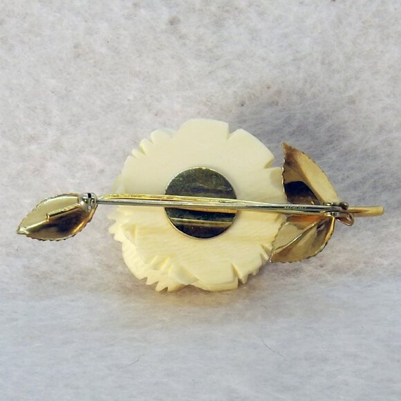 VTG.  Cream Carved Celluloid Rose Brooch and Rose Screw Back Earrings - Picture 2 of 7